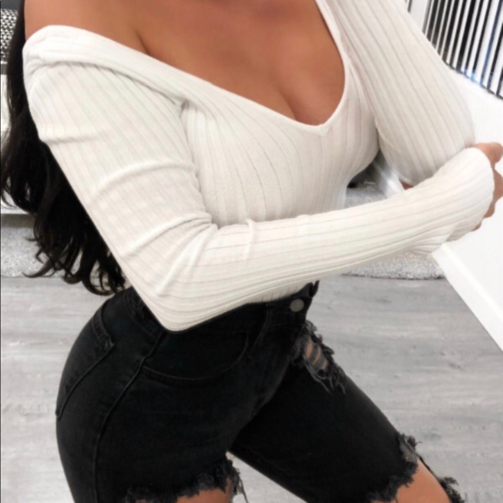 Solid double V-neckLong sleeved bodysuit